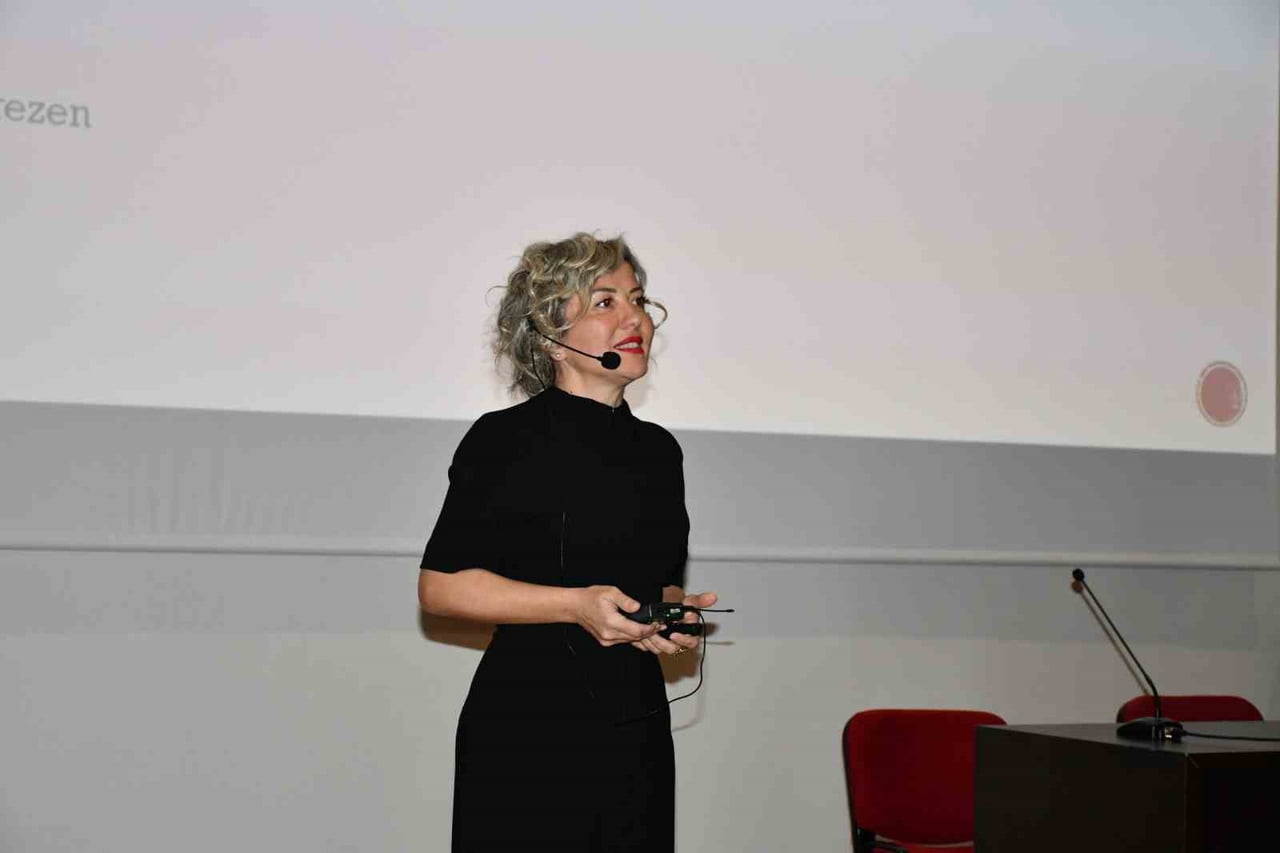 DÜZCE ÜNİVERSİTESİ SAĞLIK BİLİMLERİ FAKÜLTESİ’NDEN EMEKLİ OLAN ÖĞRETİM ELEMANI DR. DİLEK...