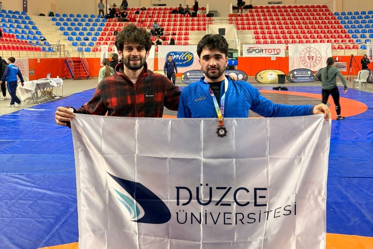 DÜZCE ÜNİVERSİTESİ SPOR BİLİMLERİ FAKÜLTESİ ÖĞRENCİLERİ, TÜRKİYE GÜREŞ ŞAMPİYONASI’NDA BAŞARILI...