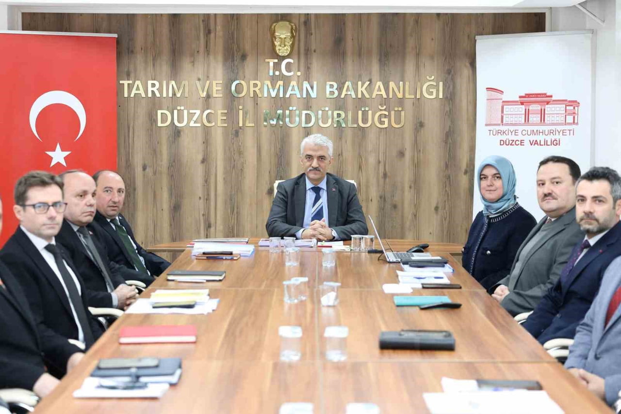 DÜZCE VALİSİ MEHMET MAKAS, DÜZCE İL TARIM VE ORMAN MÜDÜRLÜĞÜNÜ ZİYARET EDEREK KURUMUN YÜRÜTTÜĞÜ...