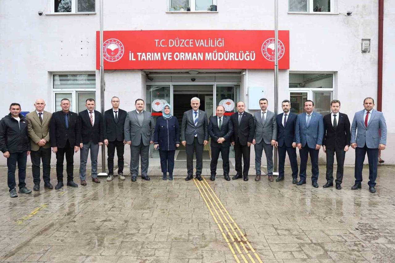 DÜZCE VALİSİ MEHMET MAKAS, DÜZCE İL TARIM VE ORMAN MÜDÜRLÜĞÜNÜ ZİYARET EDEREK KURUMUN YÜRÜTTÜĞÜ...
