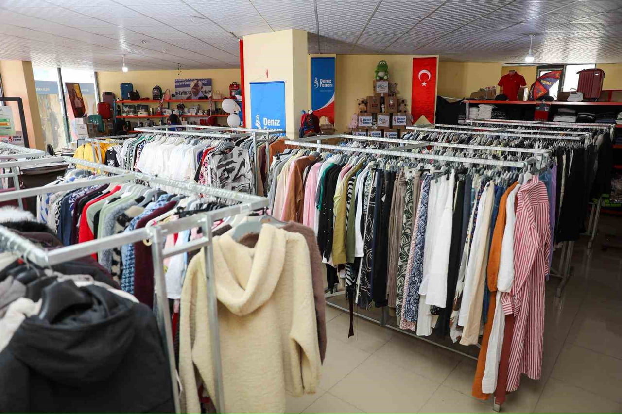 DÜZCE VALİSİ MEHMET MAKAS VE DÜZCE BELEDİYE BAŞKANI DR. FARUK ÖZLÜ, DENİZ FENERİ DERNEĞİ...