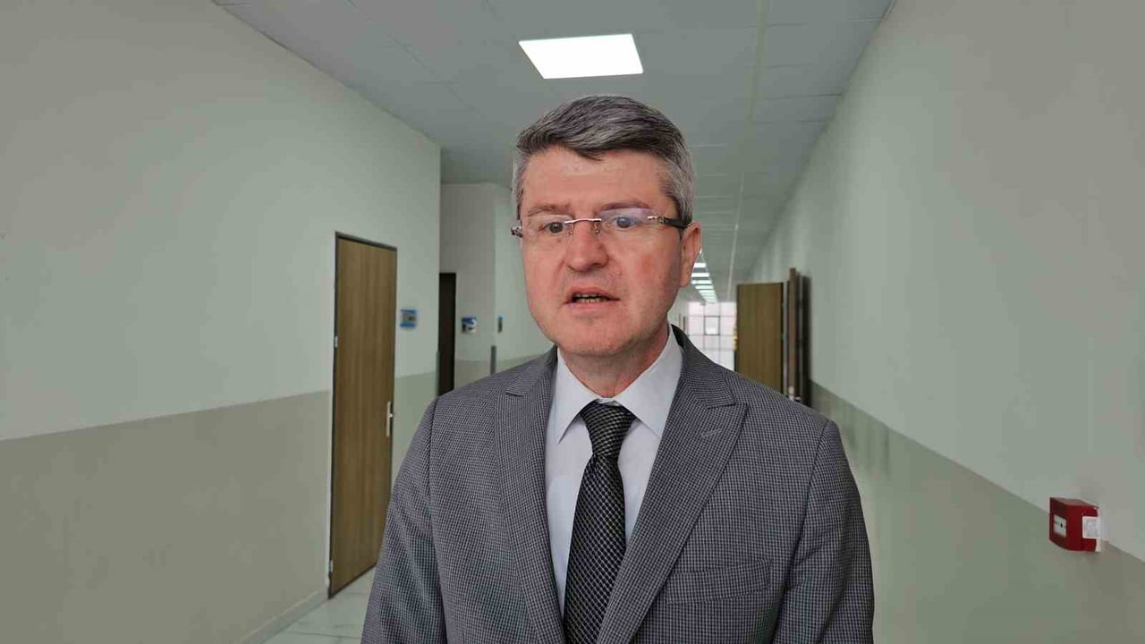 DÜZENLENEN ORGANİZASYON HAKKINDA DEĞERLENDİRMELERDE BULUNAN BAHÇELİEVLER İLKOKULU MÜDÜRÜ FERİT...