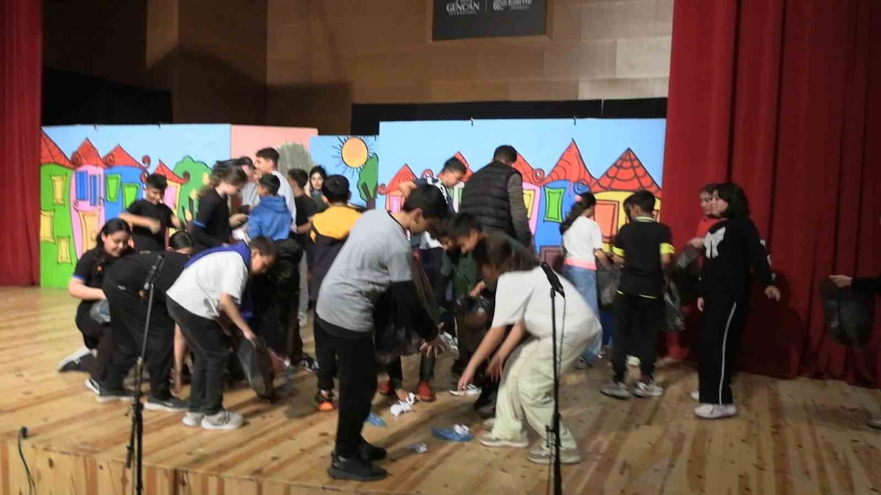 EDİRNE'DE AİLE VE SOSYAL HİZMETLER İL MÜDÜRLÜĞÜ TARAFINDAN 8 NİSAN ROMANLAR GÜNÜ ETKİNLİKLERİ...