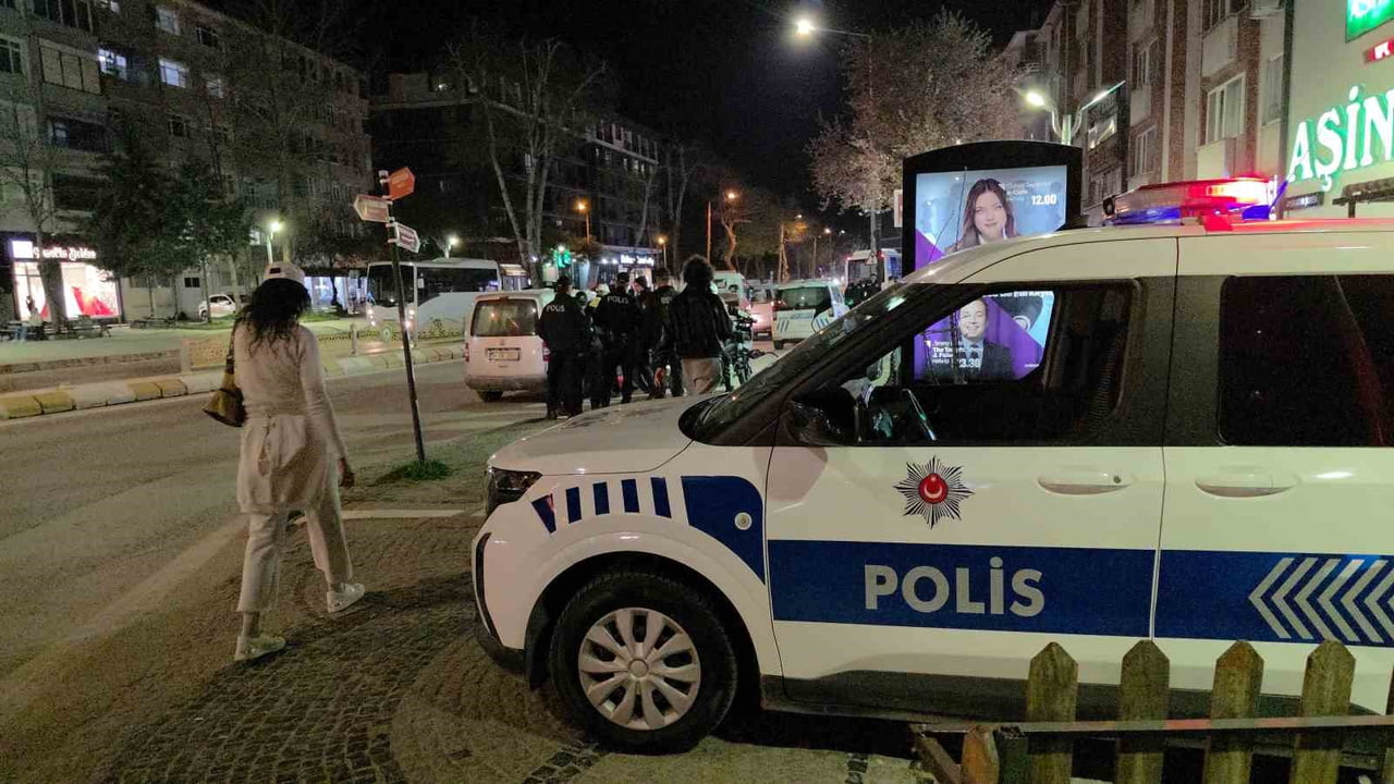 EDİRNE'DE POLİS EKİPLERİ TARAFINDAN VATANDAŞLARIN HUZUR VE GÜVENLİĞİ İÇİN GENİŞ KAPSAMLI ASAYİŞ VE...