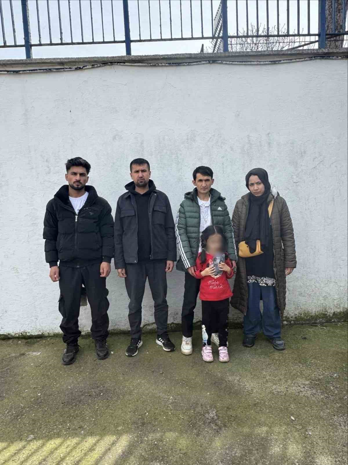 EDİRNE’DE 31 DÜZENSİZ GÖÇMEN YAKALANDI, 3 ŞÜPHELİ GÖZALTINA ALINDI