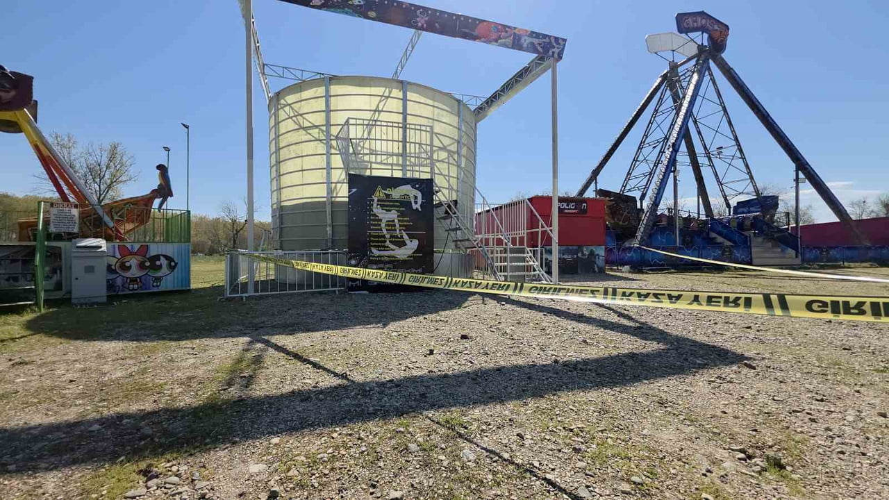 EDİRNE’DE LUNAPARKTA YAŞANAN KAZADA, ‘SIFIR YER ÇEKİMİ’ İSİMLİ OYUN ALETİNDEN DÜŞEN 29 YAŞINDAKİ...