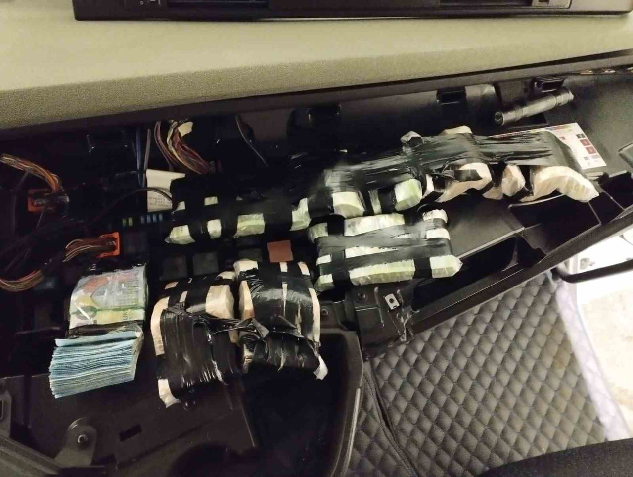 EDİRNE KAPIKULE SINIR KAPISINDAN TÜRKİYE'YE GEÇMEYE ÇALIŞAN BİR TIRDA, BULGARİSTAN'IN KAPİTAN...