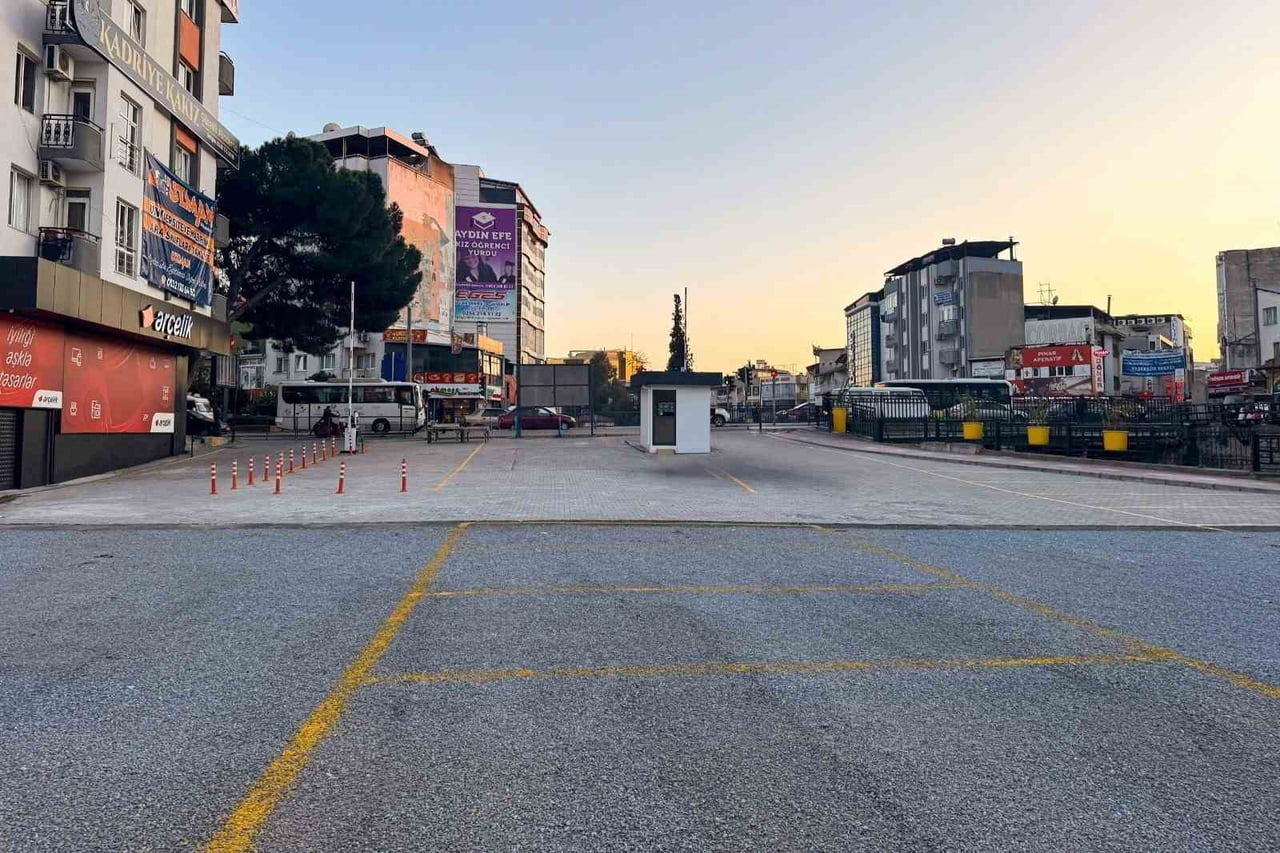 EFELER BELEDİYE BAŞKANI ANIL YETİŞKİN, İLÇENİN KRONİKLEŞEN TRAFİK VE OTOPARK SORUNUNA NEŞTER...