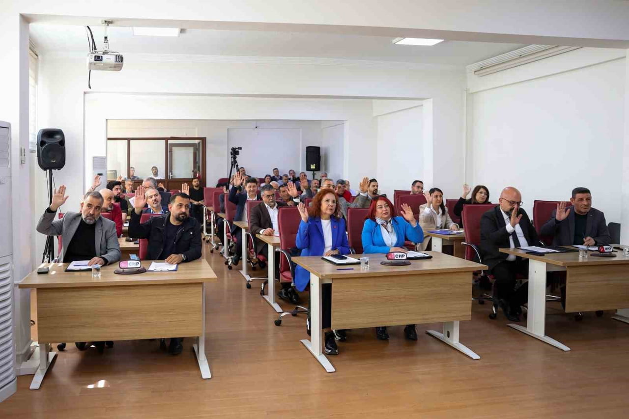 EFELER BELEDİYE MECLİSİ NİSAN AYI İKİNCİ OTURUMUNDA BELEDİYE BAŞKANI ANIL YETİŞKİN BAŞKANLIĞINDA...