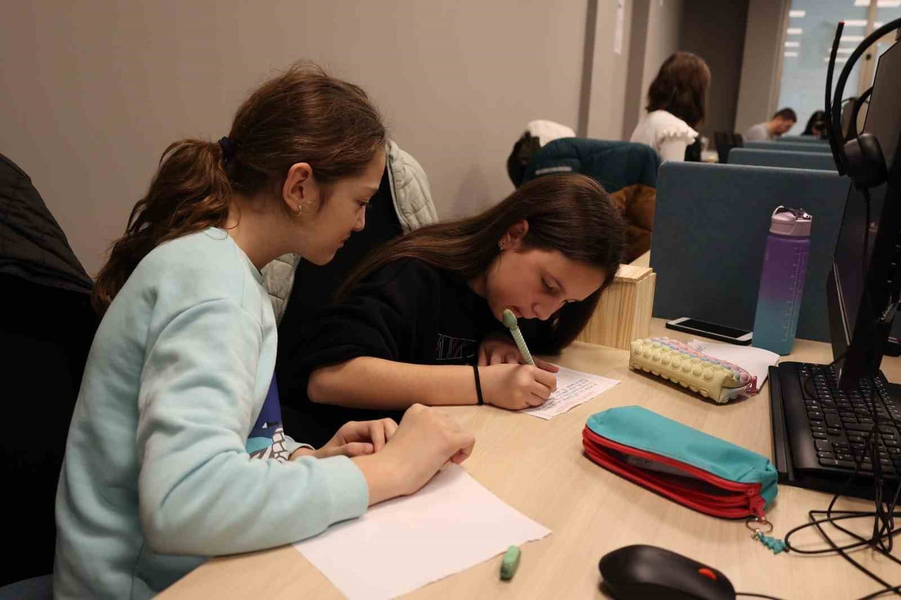 EFELER BELEDİYESİ DİJİTAL GENÇLİK MERKEZİ GENÇLERİN UĞRAK NOKTASI OLDU