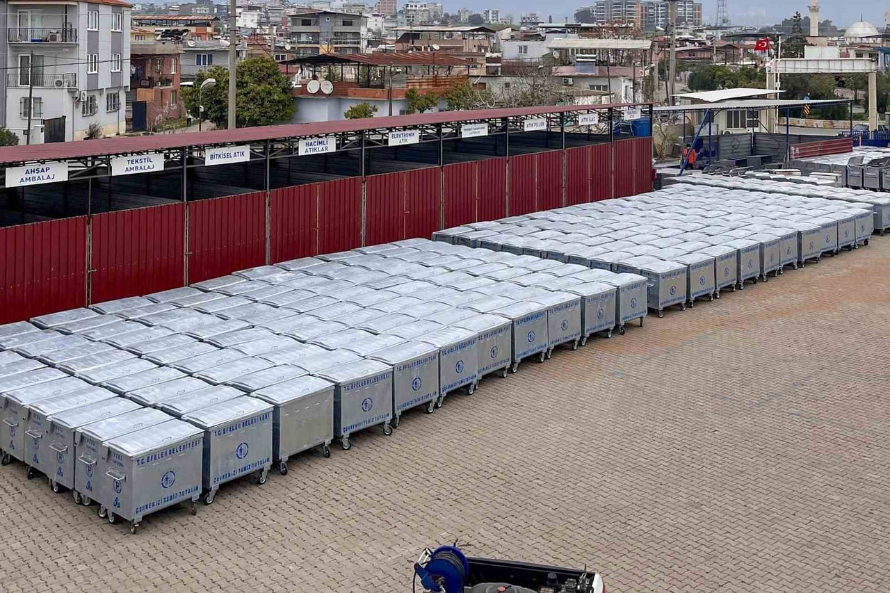 EFELER BELEDİYESİ ENVANTERİNE EKLENEN YENİ ÇÖP KONTEYNERLERİ, VATANDAŞLARIN KULLANIMI İÇİN...
