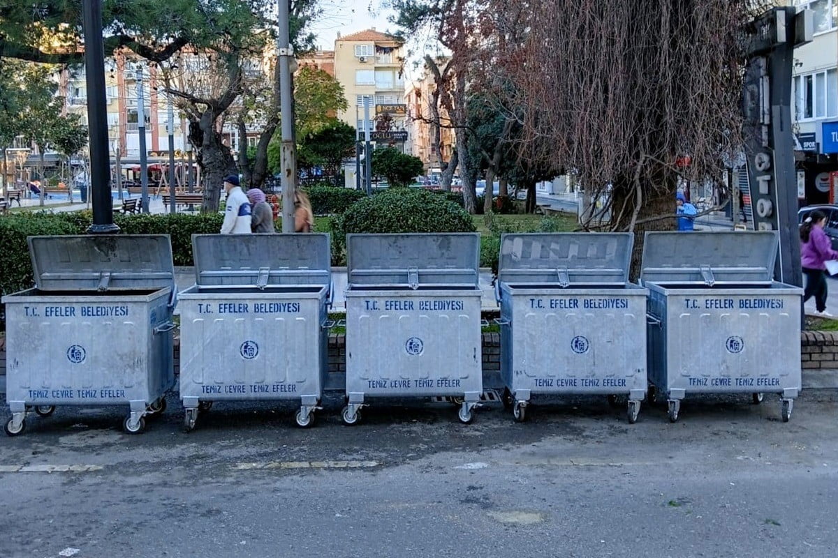 EFELER BELEDİYESİ ENVANTERİNE EKLENEN YENİ ÇÖP KONTEYNERLERİ, VATANDAŞLARIN KULLANIMI İÇİN...