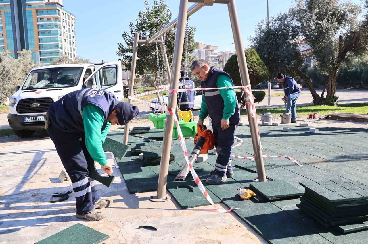 EFELER BELEDİYESİ PARK VE BAHÇELER MÜDÜRLÜĞÜ EKİPLERİ, İLÇEDEKİ PARKLARIN BAKIM VE ONARIM...