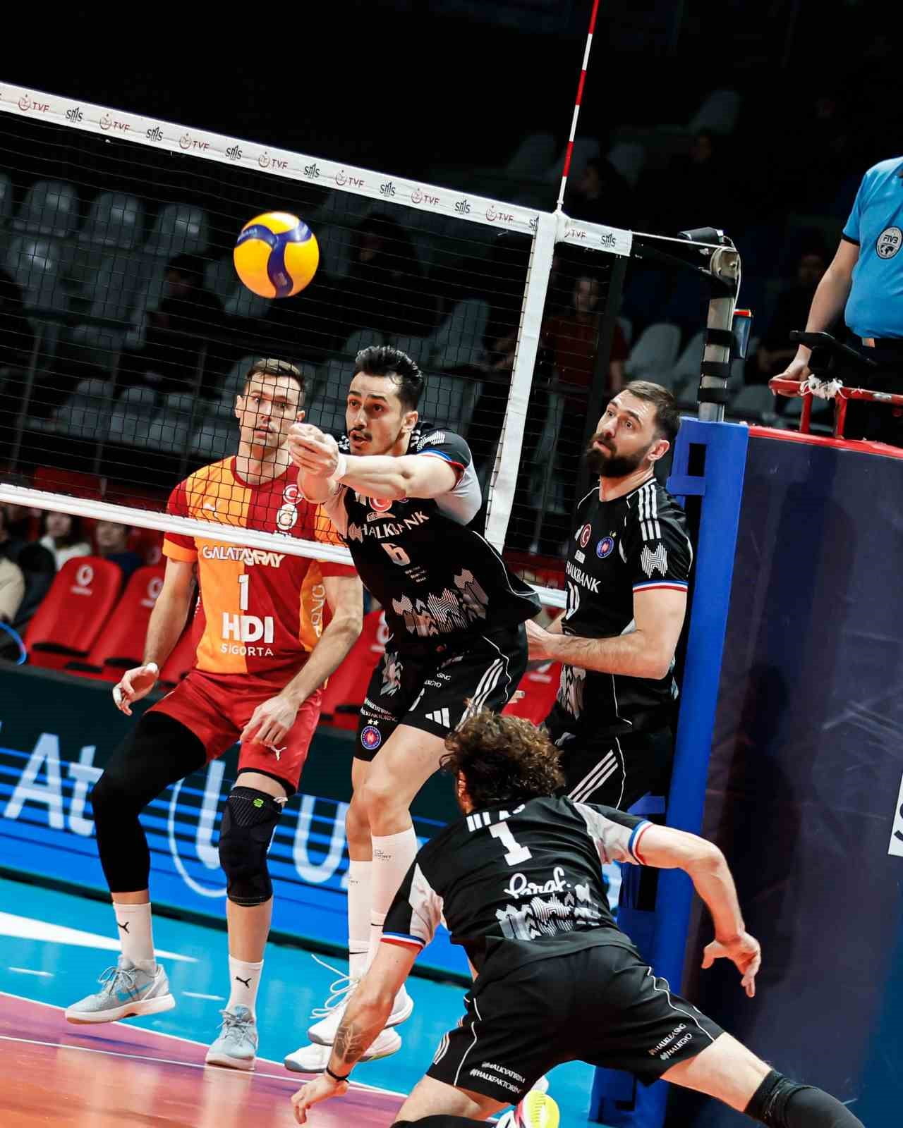 EFELER LİGİ’NİN 1-4 PLAY-OFF ETABININ İKİNCİ MAÇINDA GALATASARAY SAHASINDA HALKBANK'I 3-0 MAĞLUP...