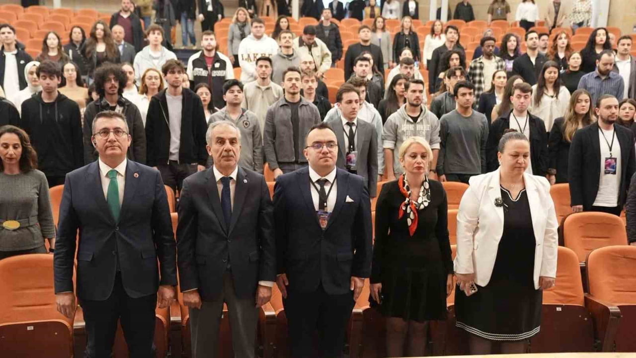 EGE ÜNİVERSİTESİ EV SAHİPLİĞİNDE DÜZENLENEN DATA FEST’26’DA, VERİ BİLİMİ VE TEKNOLOJİNİN STRATEJİK...