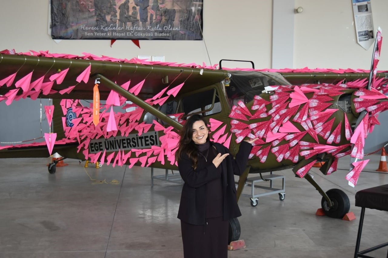 EGE ÜNİVERSİTESİ HAVACILIK MESLEK YÜKSEKOKULU ÖĞRETİM GÖREVLİSİ ÖZDE YILMAZ ŞENOL, ULUSLARARASI...