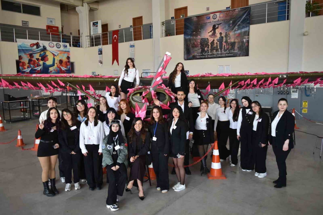 EGE ÜNİVERSİTESİ HAVACILIK MESLEK YÜKSEKOKULU ÖĞRETİM GÖREVLİSİ ÖZDE YILMAZ ŞENOL, ULUSLARARASI...