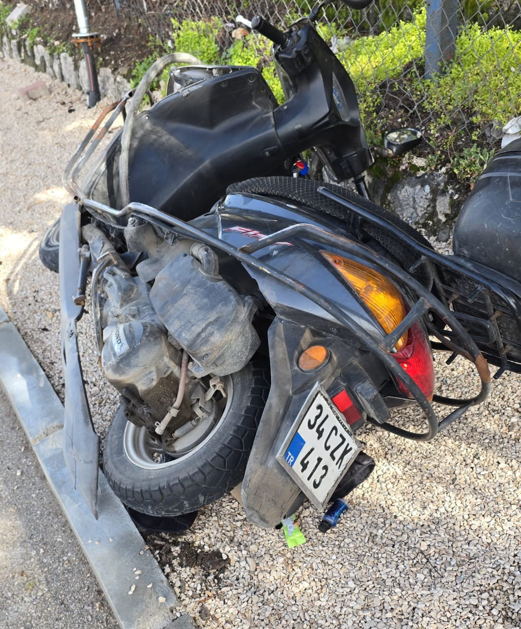 EĞİRDİR İLÇESİNDE SÜRÜCÜSÜNÜN DİREKSİYON HAKİMİYETİNİ KAYBETMESİ SONUCU MEYDANA GELEN TRAFİK...