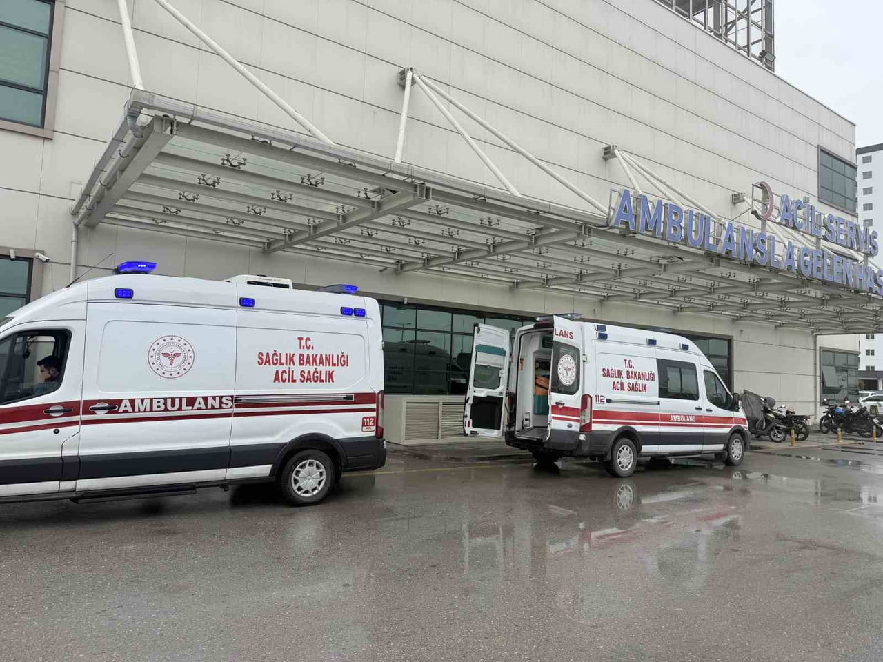 EKİPLER TARAFINDAN İLK MÜDAHALESİ YAPILAN ÖĞRENCİLER, TEDBİR AMAÇLI OLARAK TARSUS DEVLET...