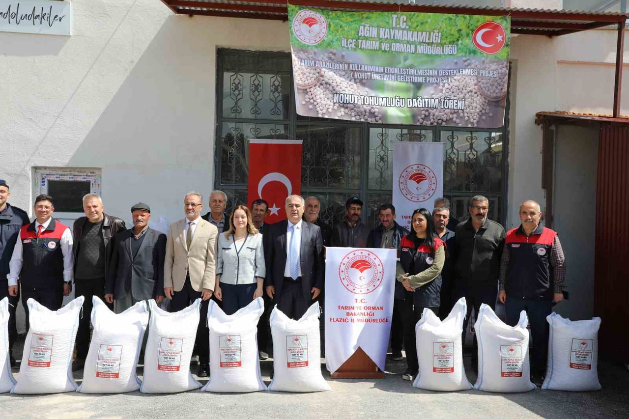 ELAZIĞ’DA  150 ÜRETİCİYE, TOPLAM  BİN 732 DEKAR ALANDA EKİLMEK ÜZERE 24 TON 250 KİLOGRAM  NOHUT...