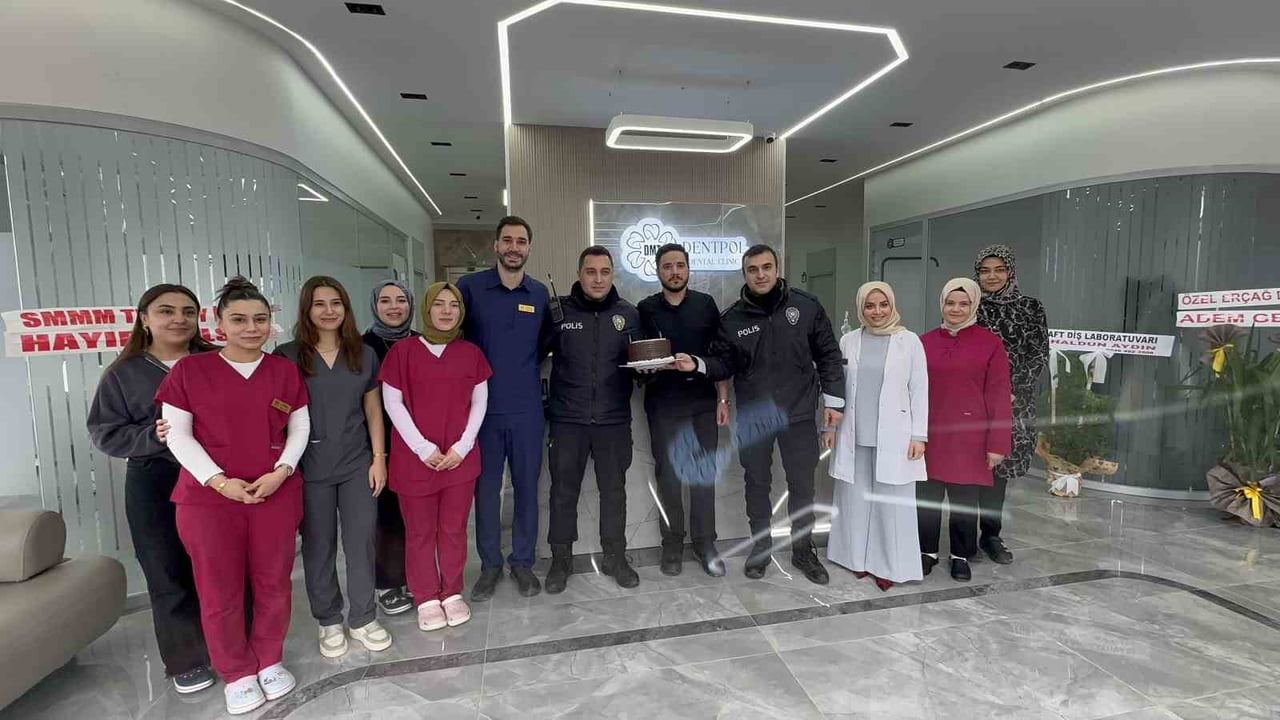 ELAZIĞ’DA BİR DİŞ KLİNİĞİNİN SAĞLIK ÇALIŞANLARI, POLİS HAFTASI’NDA 112’Yİ ARAYARAK POLİSLERİ...
