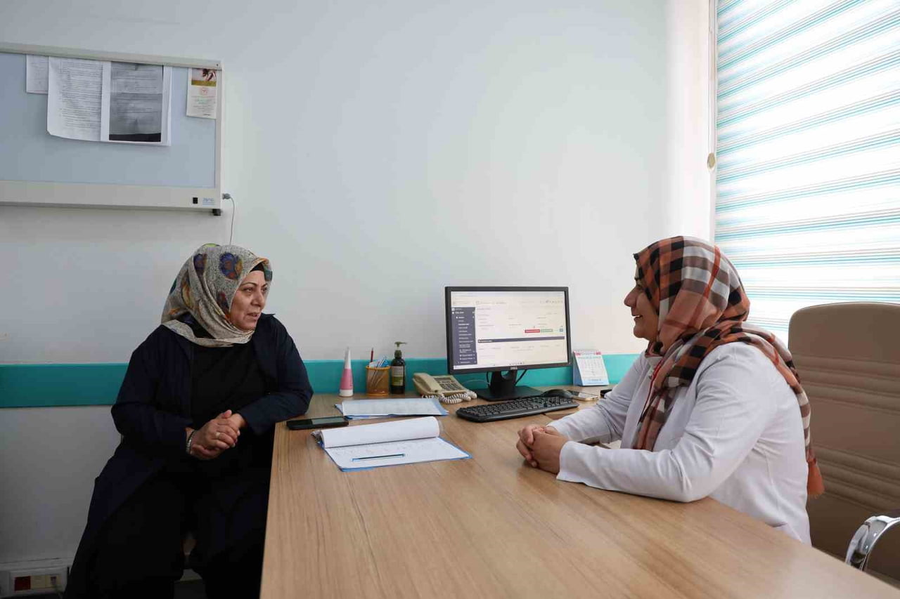 ELAZIĞ’DA HEMŞİRE ARKADAŞININ ISRARIYLA ŞEHİT MEHMET AYGÜN SAĞLIKLI HAYAT MERKEZİ’NE GİDEREK...