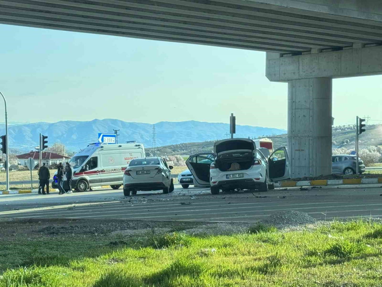 ELAZIĞ’DA İKİ OTOMOBİLİN ÇARPIŞMASI SONUCU MEYDANA GELEN TRAFİK KAZASINDA, 6 KİŞİ...