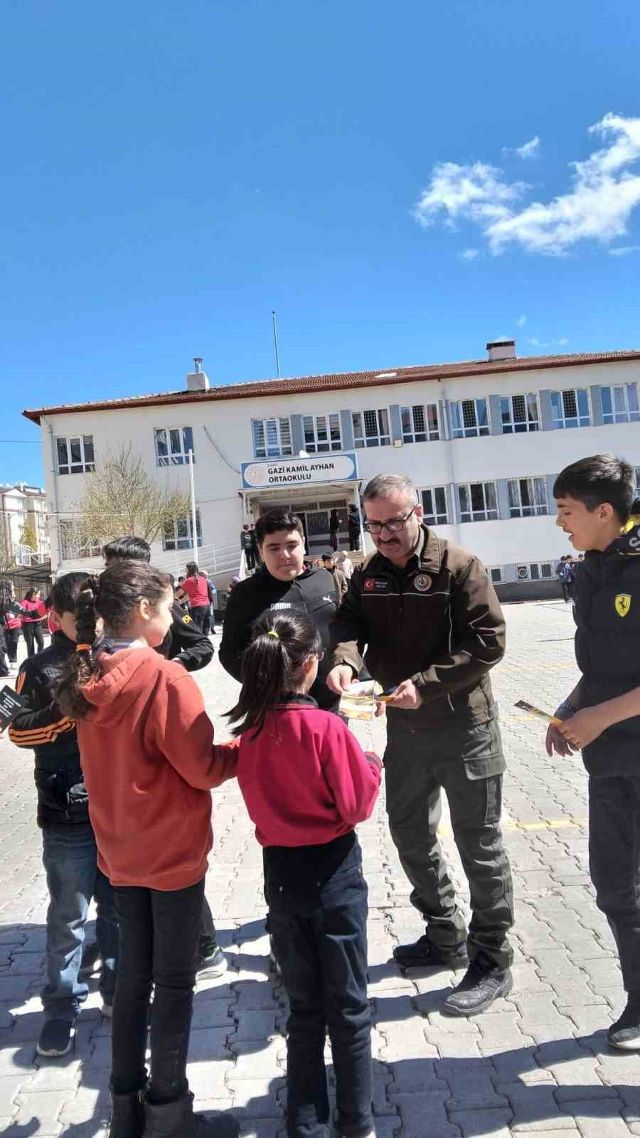 ELAZIĞ’DA ÖĞRENCİLERE ORMAN YANGINI İLE MÜCADELE ÇALIŞMASI