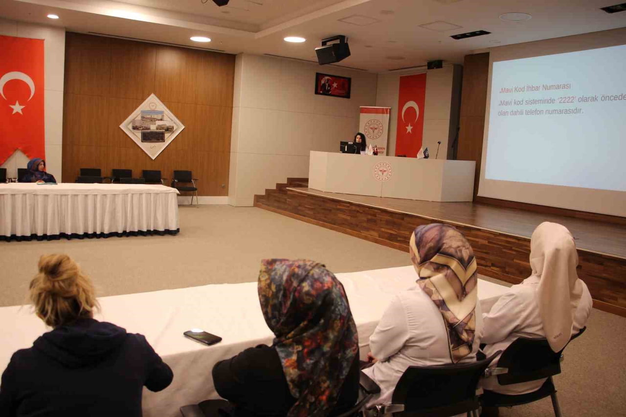 ELAZIĞ’DA SAĞLIK ÇALIŞANLARINA MAVİ KOD UYGULAMALARI EĞİTİMİ