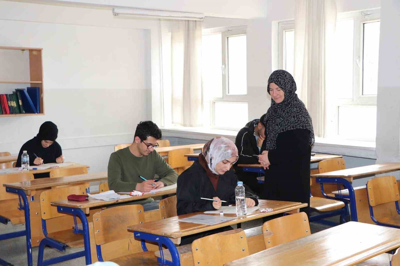 ELAZIĞ’DA UMRE ÖDÜLLÜ BİLGİ YARIŞMASI