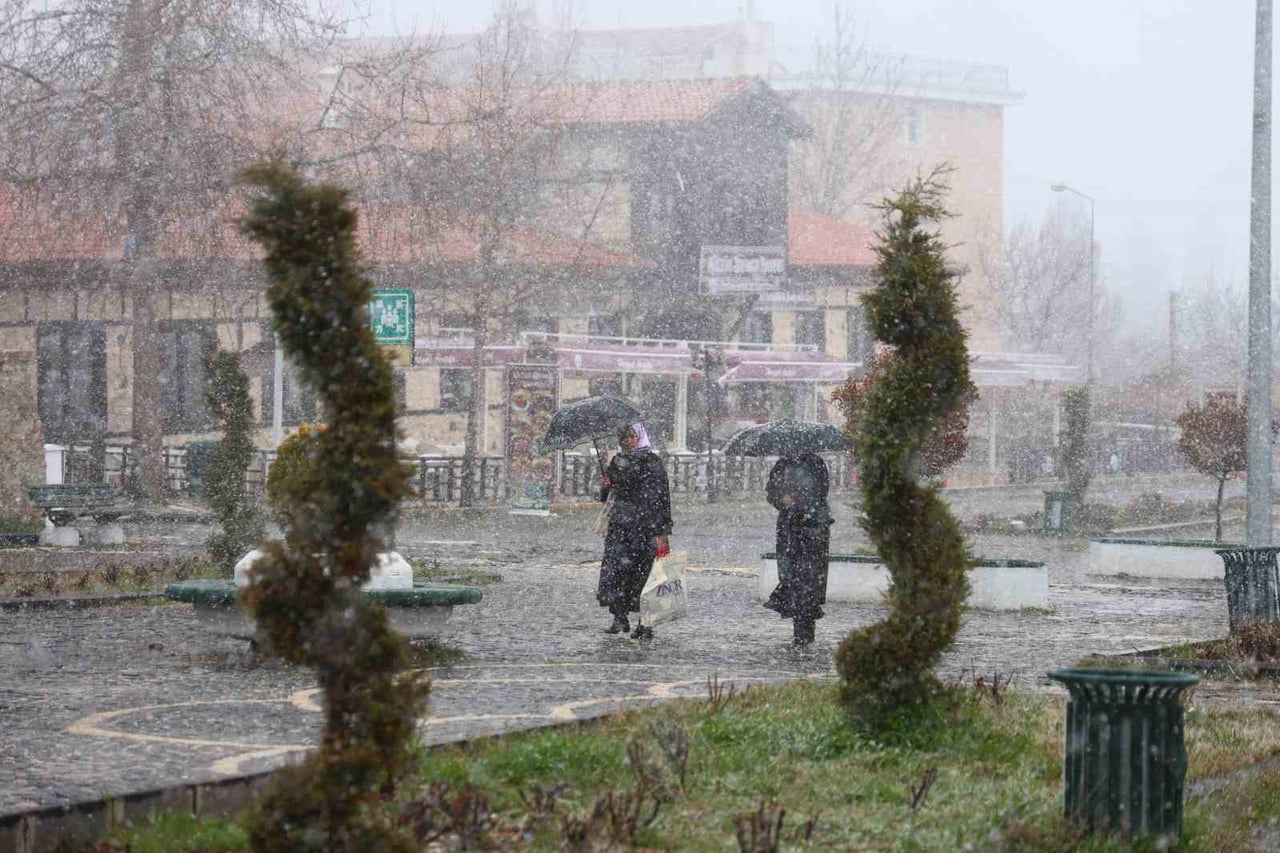 ELAZIĞ’IN 4 BİN YILLIK TARİHİ HARPUT MAHALLESİ’NDE ETKİSİNİ ARTIRAN KAR YAĞIŞI, TARİHİ MEKANLARI...