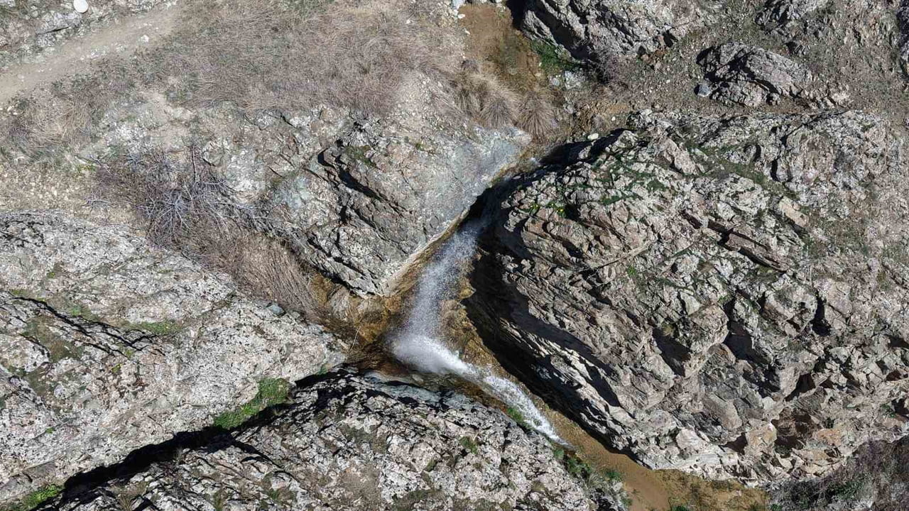 ELAZIĞ’IN ZAFRAN MAHALLESİ’NDE BULUNAN ŞORŞOR ŞELALESİ, ARTAN YAĞIŞLARLA BİRLİKTE 30 YIL SONRA...