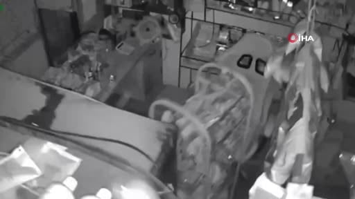 Endonezya’da merkez üssü Kuzey Maluku Adası'nın Ternate şehri açıkları olan 7.4 büyüklüğünde...