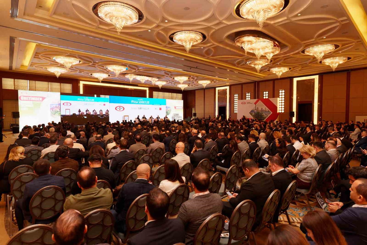 ERDEMİR, "PİYASA SOHBETLERİ" BULUŞMALARINI BURSA'DA SÜRDÜREREK SEKTÖR TEMSİLCİLERİ VE İŞ...