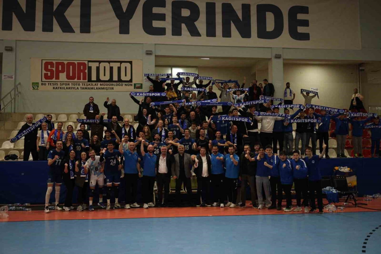 ERKEKLER VOLEYBOL 1. LİGİ YARI FİNAL ETABI'NDA İKİNCİ MAÇTA BERABERLİĞİ SAĞLAYAN KOCAELİ...