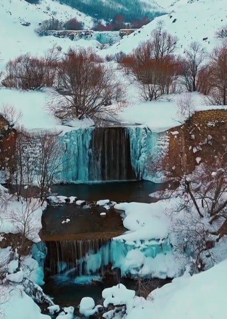 ERZİNCAN’DA DERELERİN BUZU ÇÖZÜLÜYOR, DON VE ÇIĞ UYARISI YAPILDI