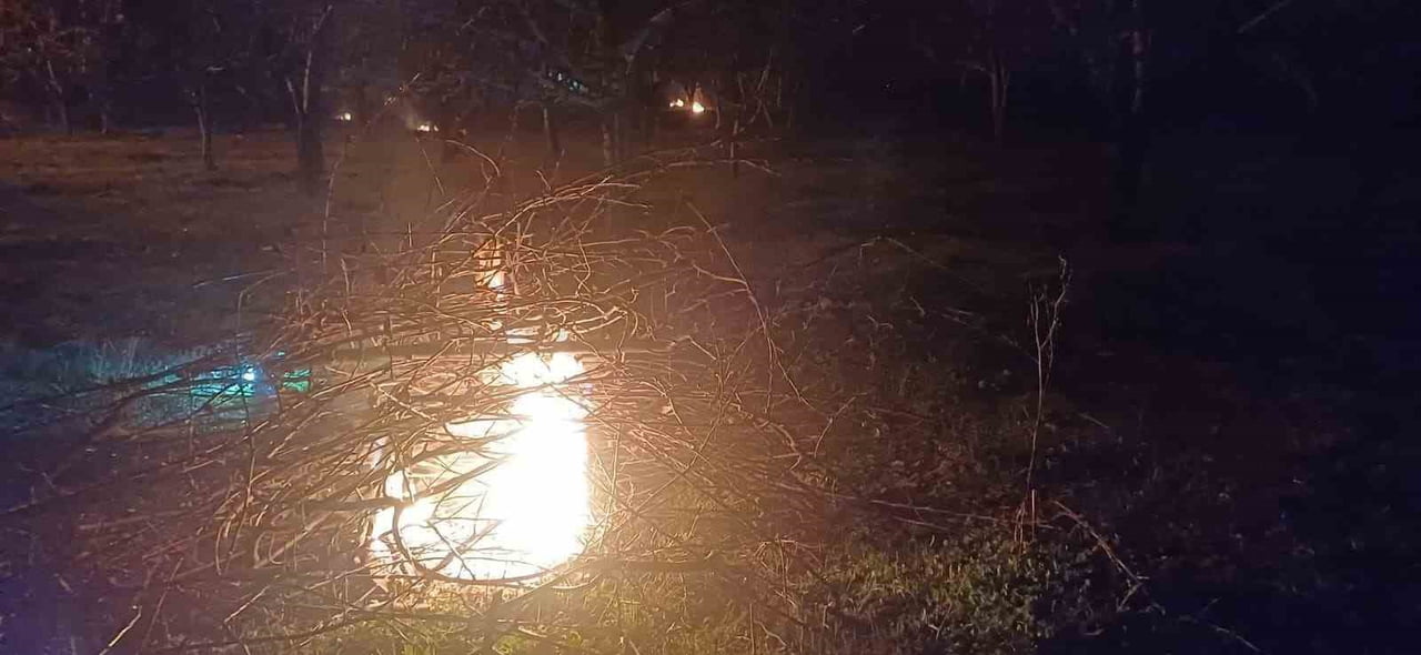 ERZİNCAN’DA DON NÖBETİ: ÜRETİCİLER SABAHA KADAR ATEŞ YAKTI