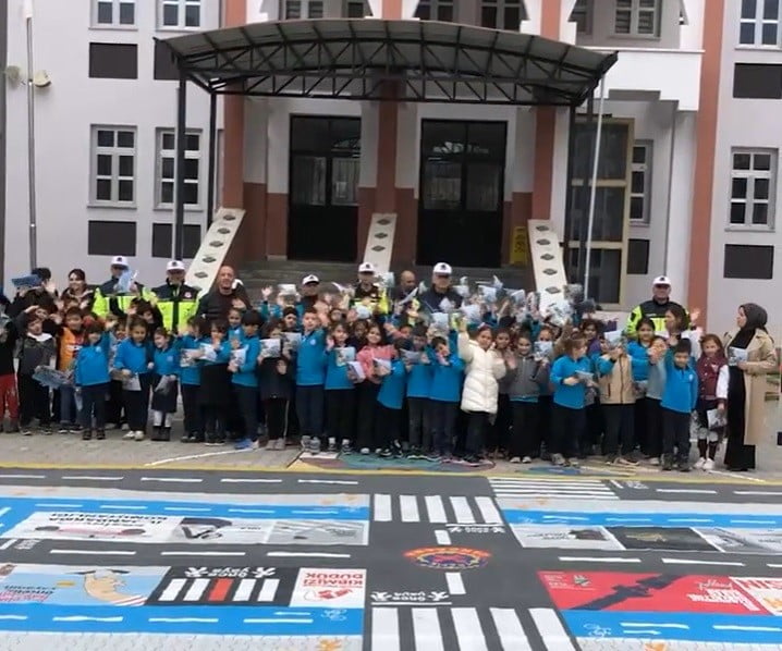 ERZİNCAN’DA ÖĞRENCİLERE TRAFİK FARKINDALIK EĞİTİMİ