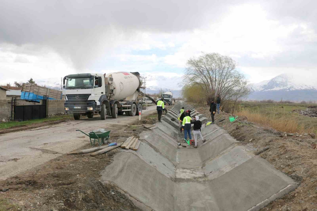 ERZİNCAN’DA SULAMA ALTYAPISI GÜÇLENİYOR
