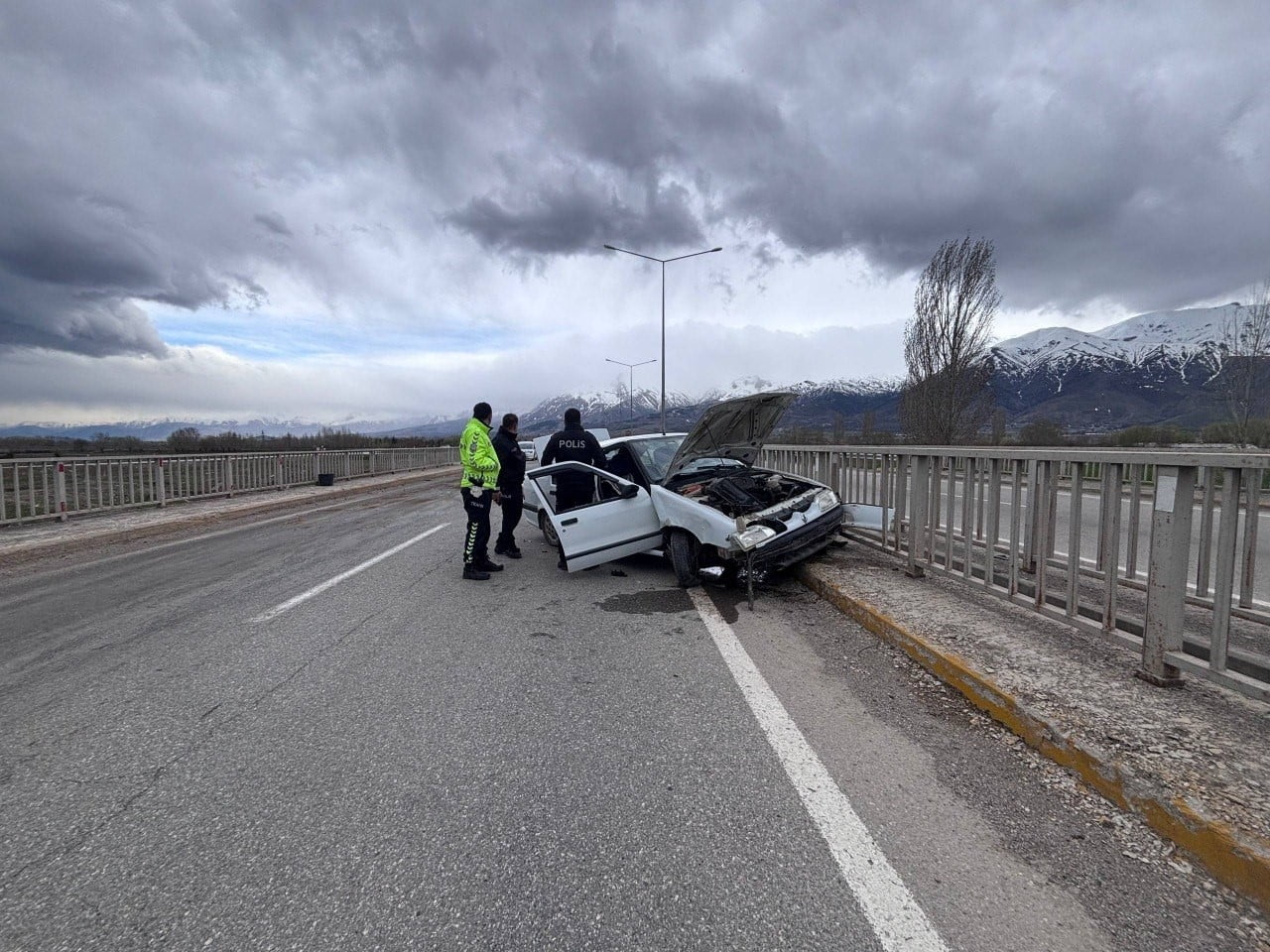 ERZİNCAN’DA TRAFİK KAZASI: 2 YARALI