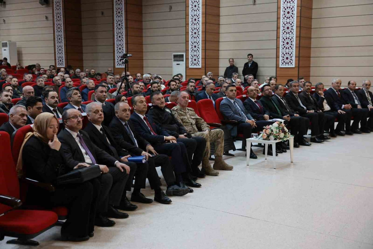 ERZİNCAN’DA, VALİ HAMZA AYDOĞDU BAŞKANLIĞINDA GENİŞ KATILIMLI BİR İSTİŞARE TOPLANTISI...