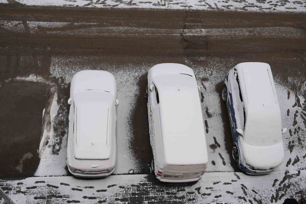 ERZURUM'DA KAR YAĞIŞI KENT MERKEZİNİ BEYAZ ÖRTÜYE BÜRÜDÜ.