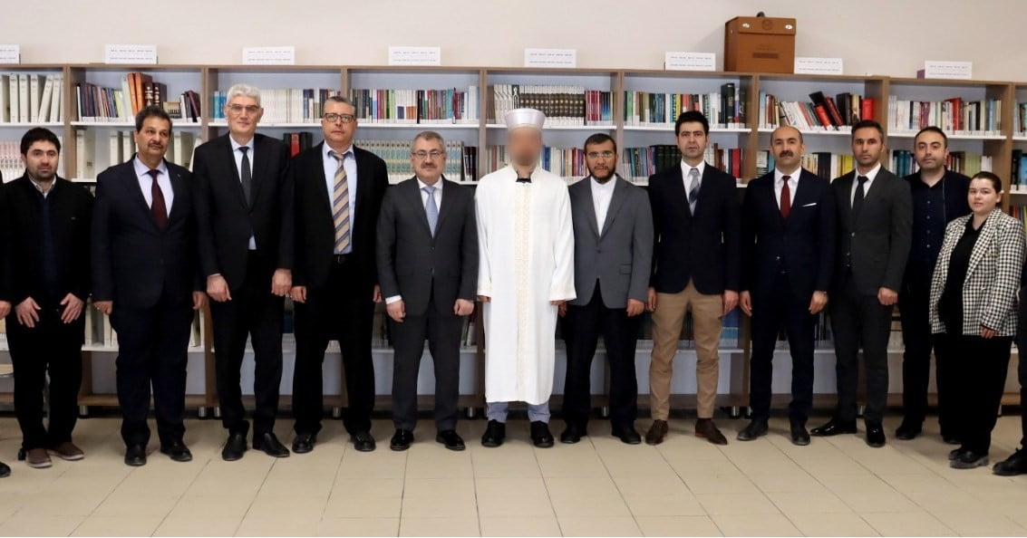 ERZURUM’DA CEZAEVİNDE HAFIZLIK EĞİTİMİNİ BAŞARIYLA TAMAMLAYAN HÜKÜMLÜLER, DÜZENLENEN TÖRENLE...