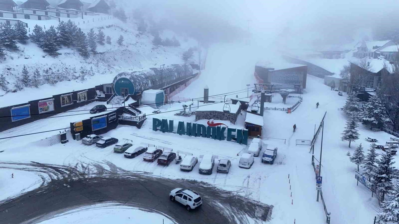 ERZURUM’DA ETKİLİ OLAN KAR YAĞIŞI İLE BİRLİKTE PALANDÖKEN KAYAK MERKEZİ’NDE KAR KALINLIĞI 210...
