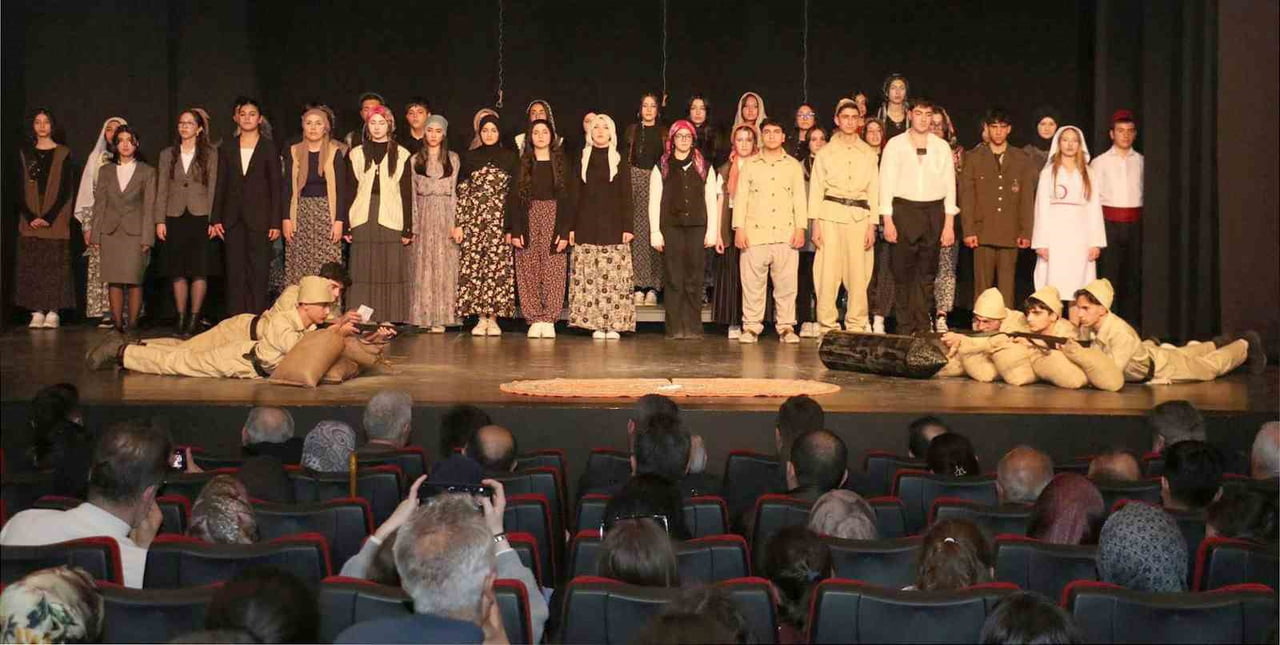 ERZURUM’DA SAHNELENEN ‘ÇANAKKALE DESTANI ORATORYOSU’YLA İLGİLİ OLARAK “BAYBURT BAYBURT OLALI BÖYLE...