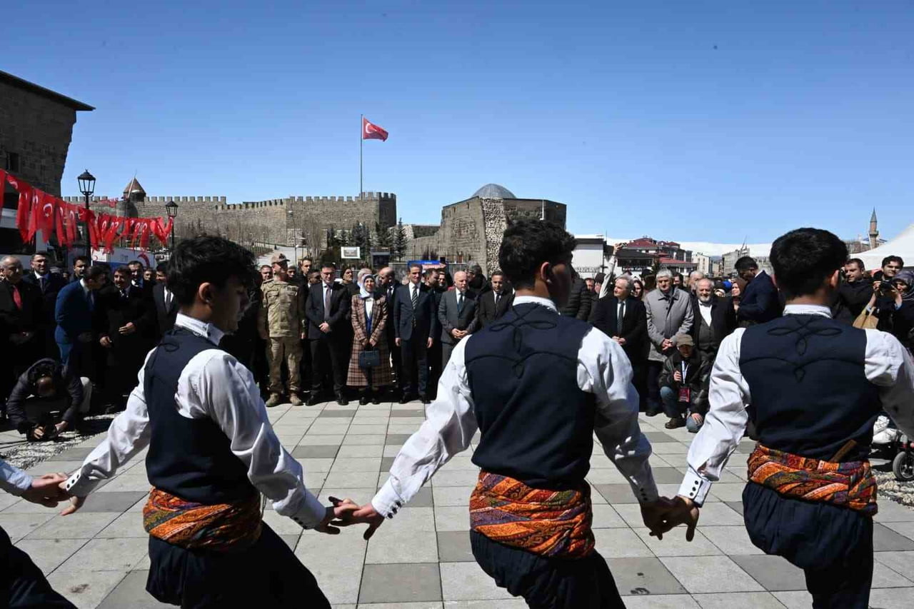 ERZURUM’DA TURİZM HAFTASI 50. YIL ETKİNLİKLERİ ÇİFTE MİNARELİ MEDRESEDE DÜZENLENEN AÇILIŞ PROGRAMI...