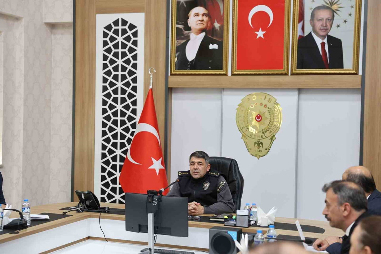 ERZURUM EMNİYET MÜDÜRÜ ONUR KARABURUN,  YÖNETİCİLERİN DE KATILIMIYLA ‘‘2026 YILI İLK ÇEYREĞİ...