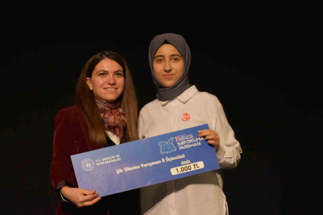 ERZURUM GENÇLİK VE SPOR İL MÜDÜRLÜĞÜ TARAFINDAN DÜZENLENEN 13-17 VE 17-25 YAŞ ARASI GENÇLER ŞİİR...