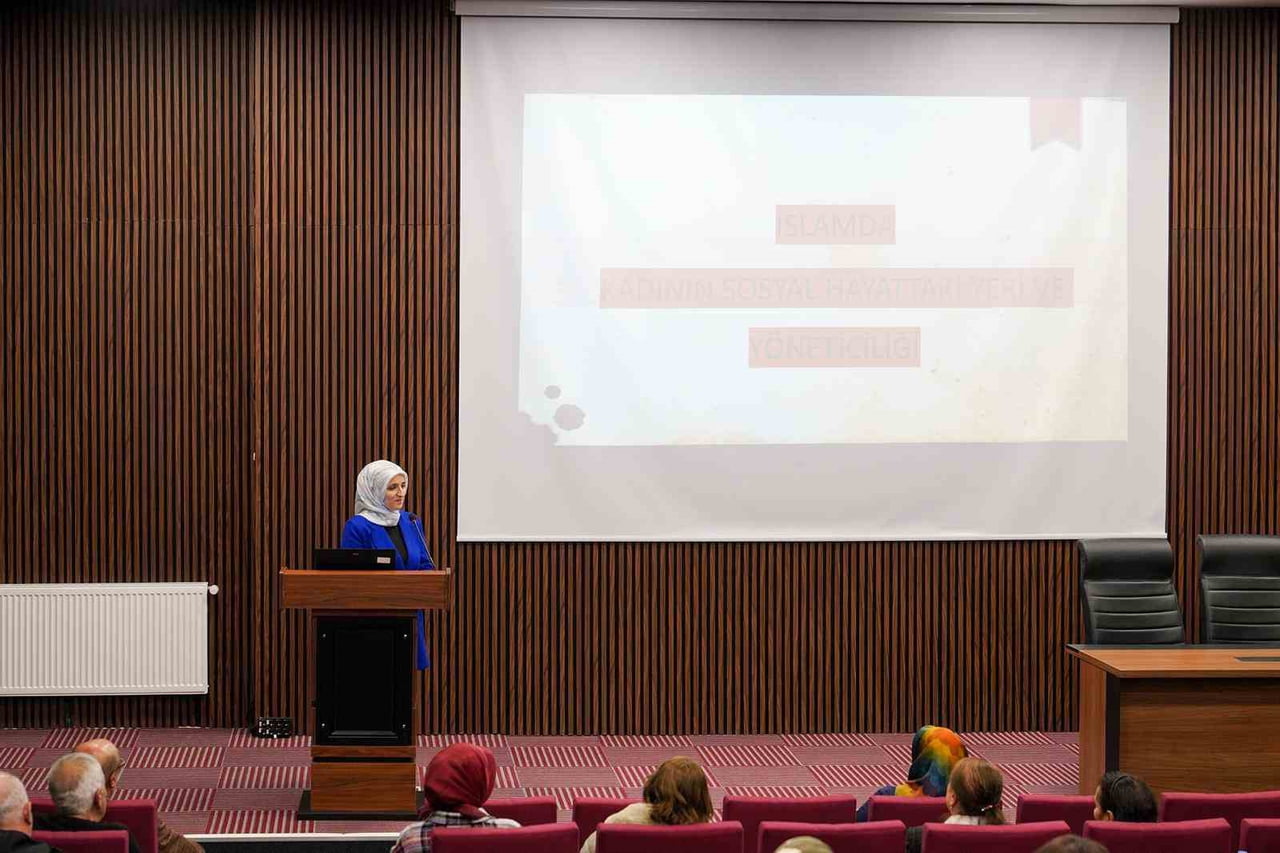 ERZURUM İL MÜFTÜ YARDIMCISI ÖZLEM GÜLBE, ERZURUM TEKNİK ÜNİVERSİTESİ BÜNYESİNDE FAALİYET GÖSTEREN...
