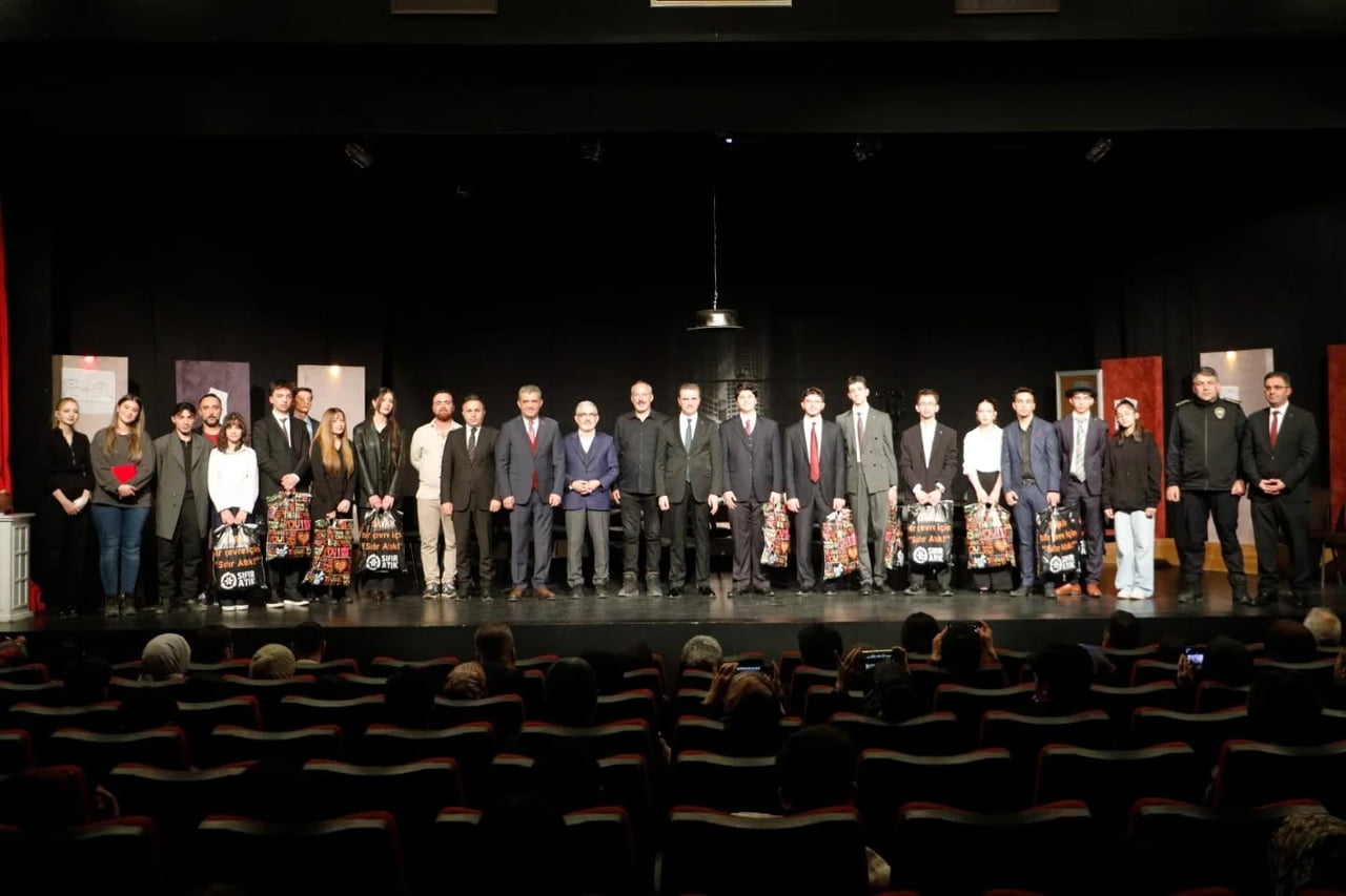 ERZURUM LİSESİ ÖĞRENCİLERİ TARAFINDAN SAHNELENEN "12 ÖFKELİ" ADLI TİYATRO OYUNU, İBRAHİM ERKAL...